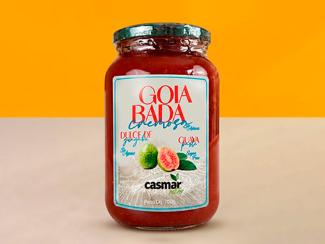 Dulce cremoso de guayaba con trozos de fruta y sin azúcares añadidos
